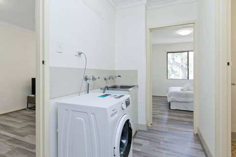 Fabulous Location Near Perth Zoo With Free Parking - Tourism Caloundra 2