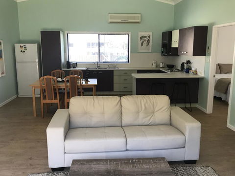 FAIRVIEW 25A - Waterfront Home - Tourism Caloundra 2