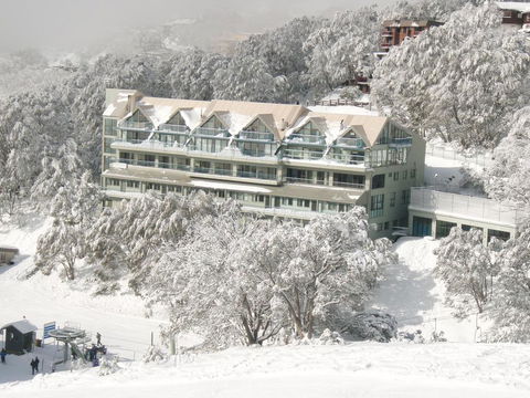 Falls Creek Country Club - Tourism Caloundra 1