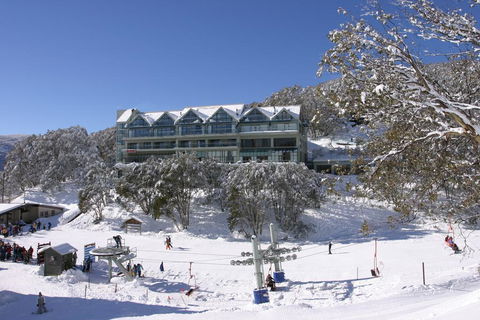 Falls Creek Country Club - Tourism Caloundra 0