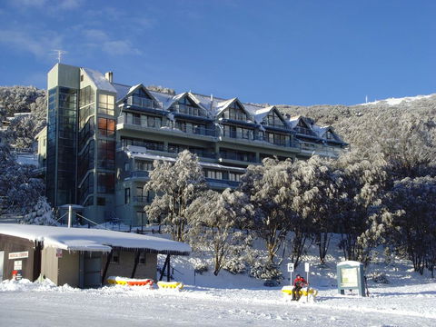 Falls Creek Country Club - Tourism Caloundra 2