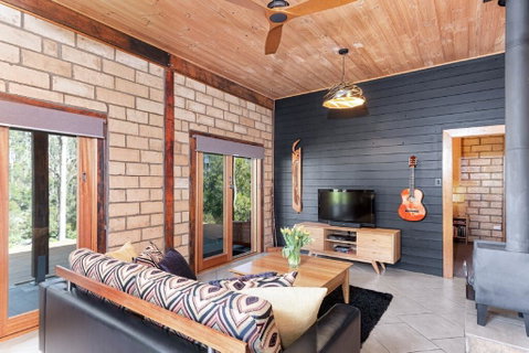 Falls River Luxury Accommodation - Tourism Caloundra 0