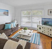 Family Beach House With Parking and Outdoor Dining - Tourism Caloundra