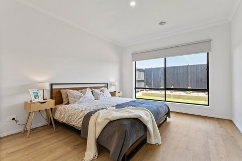 Family Holiday Paradise - New Modern Beach House - Tourism Caloundra 2