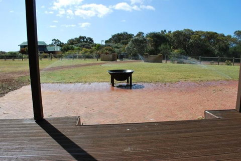 Farm Lane Retreat - Tourism Caloundra 3