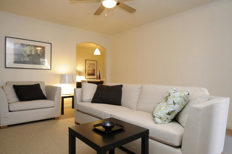 Feathers Serviced Townhouse - Tourism Caloundra 3