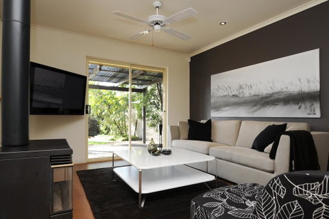 Feathers Serviced Townhouse - Tourism Caloundra 0