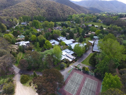 Feathertop Chalet - Tourism Caloundra 0