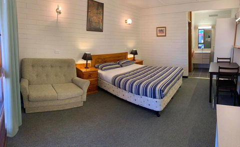 Finley Motel - Tourism Caloundra 0