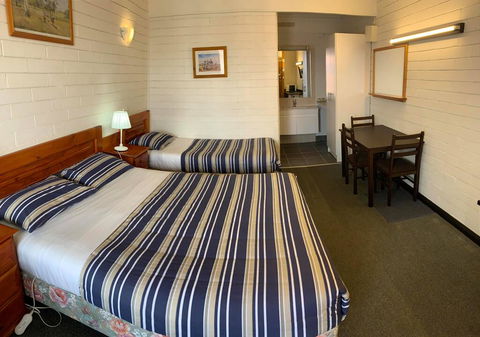 Finley Motel - Tourism Caloundra 1