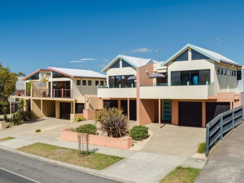 Fischer Torquay By Gold Star Stays - Tourism Caloundra 0
