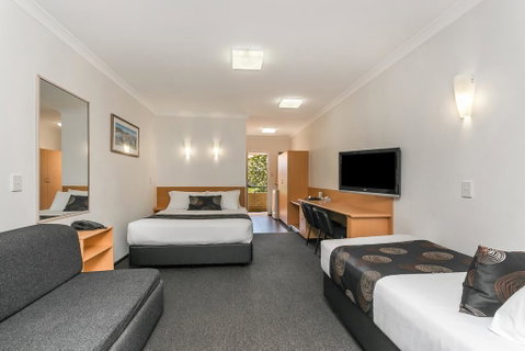 Flag Motor Lodge - Tourism Caloundra 3
