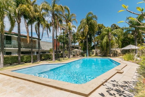 Flag Motor Lodge - Tourism Caloundra 2