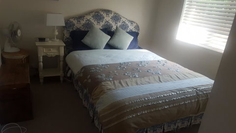 Flat In Heart Of Griffith - Tourism Caloundra 1