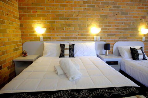 Forster Palms Motel - Tourism Caloundra 1