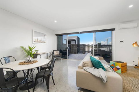 G149 - Apt 2 - Tourism Caloundra 2