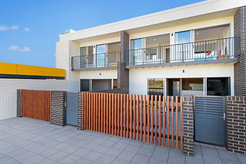 G149 - Apt 2 - Tourism Caloundra 1
