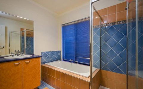 Galahonest Seabrook House West Melbourne - Tourism Caloundra 1