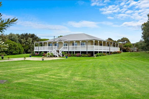 GALBRAITH BEACH STUDIO 2 - Tourism Caloundra 3