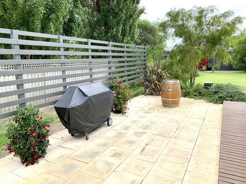 Gale Street Retreat Busselton - Tourism Caloundra 1