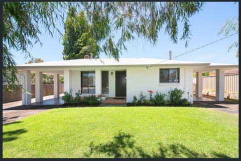Gale Street Retreat Busselton - Tourism Caloundra 2