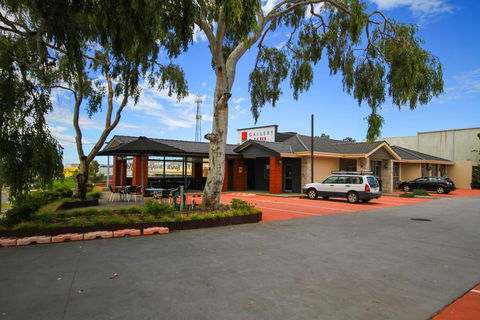 Gallery Hotel - Tourism Caloundra 2