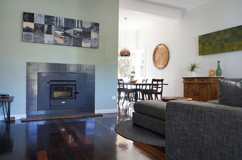 Gallery House Dwellingup - Tourism Caloundra 0