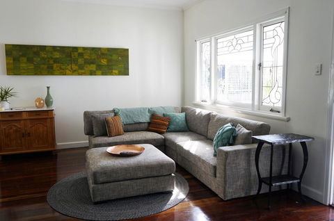Gallery House Dwellingup - Tourism Caloundra 1