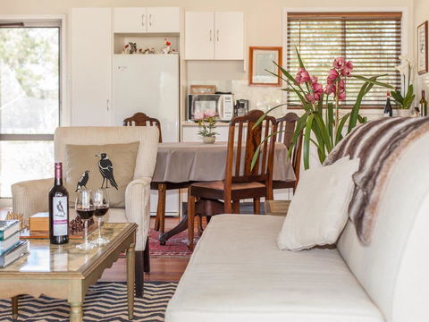 Gartelmann Studio @ Gartelmanns Wines Walk To The Deck Cafe + Wine Tasting - Tourism Caloundra 3