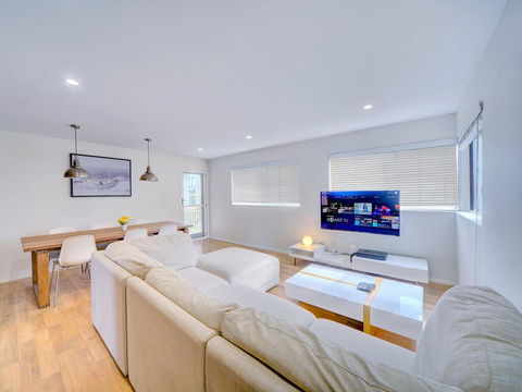 GCHM Beachside Getaway With Netflix & Wi-Fi - Tourism Caloundra 0