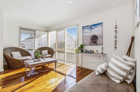 GDay Beach House - Tourism Caloundra 1