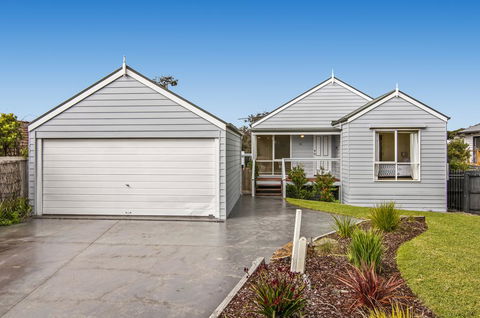 GDay Beach House - Tourism Caloundra 0