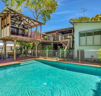 Gecko's Rest - Rainbow Shores Executive Beach House Pet Friendly Pool Wi-fi - Tourism Caloundra