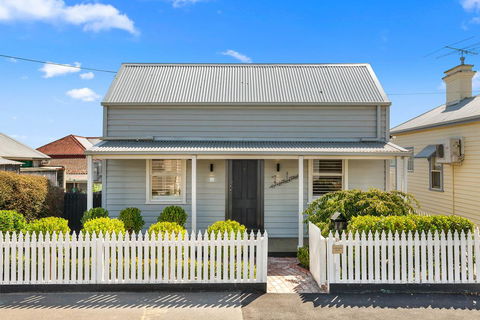 Geelong West Miner's Cottage - Tourism Caloundra 0