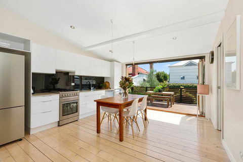 Geelong West Miner's Cottage - Tourism Caloundra 3