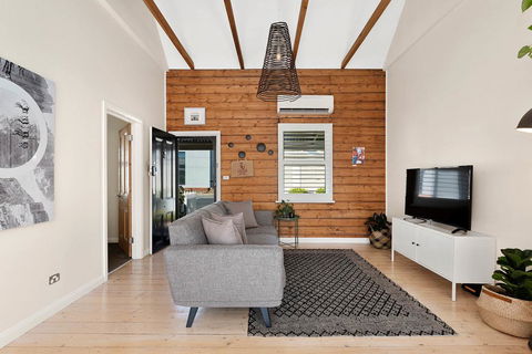 Geelong West Miner's Cottage - Tourism Caloundra 1