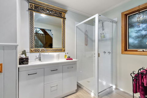 Gembrook Cottages - Tourism Caloundra 2