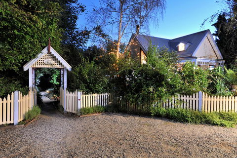Gembrook Cottages - Tourism Caloundra 0