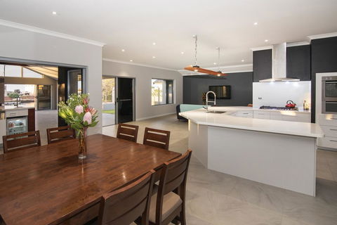 Geographe House - Tourism Caloundra 3