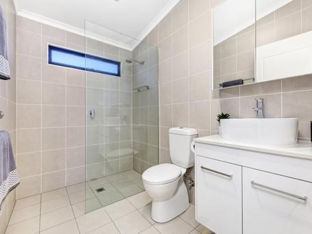 George Bass Motor Inn - Tourism Caloundra 1