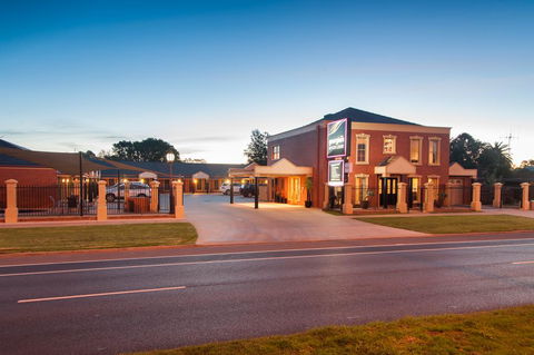 Georgian Motor Lodge - Tourism Caloundra 0