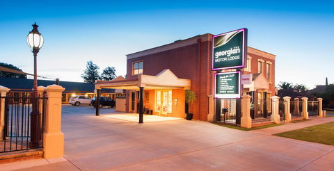 Georgian Motor Lodge - Tourism Caloundra 1