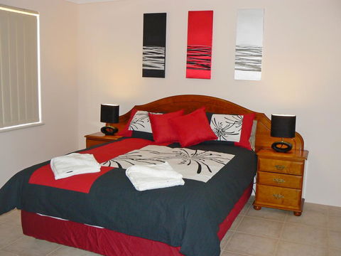 Geraldton Luxury Vacation Home - Tourism Caloundra 0