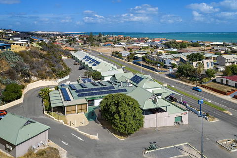 Geraldton Motor Inn - Tourism Caloundra 2