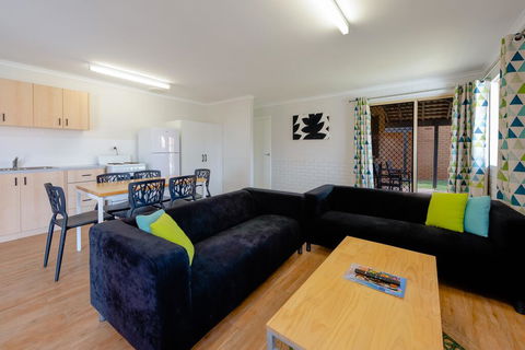Geraldton's Ocean West Holiday Units & Short Stay Accommodation - Tourism Caloundra 2