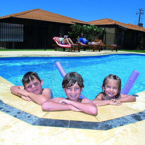 Geraldton's Ocean West Holiday Units & Short Stay Accommodation - Tourism Caloundra 3