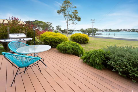 Getaway - Waterfront Island Living - Tourism Caloundra 0