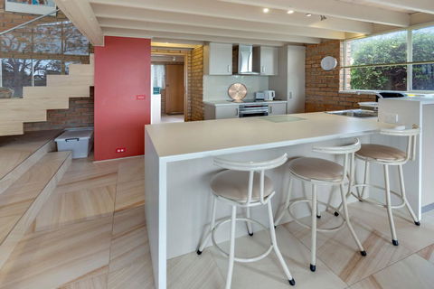 Getaway - Waterfront Island Living - Tourism Caloundra 2