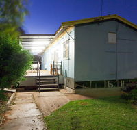 Getaway Villas Unit 3 - 3 Bedroom Self-Contained Villa with a Deck - Tourism Caloundra