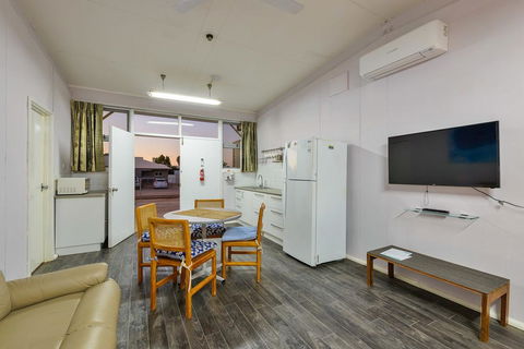 Getaway Villas Unit 38-10 - 2 Bedroom Self-Contained Accommodation - Tourism Caloundra 2